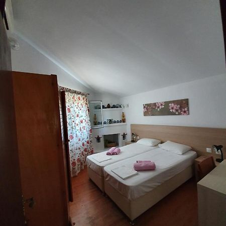 Dionisos Studios And Apts Skiathos Koukounaries Dış mekan fotoğraf