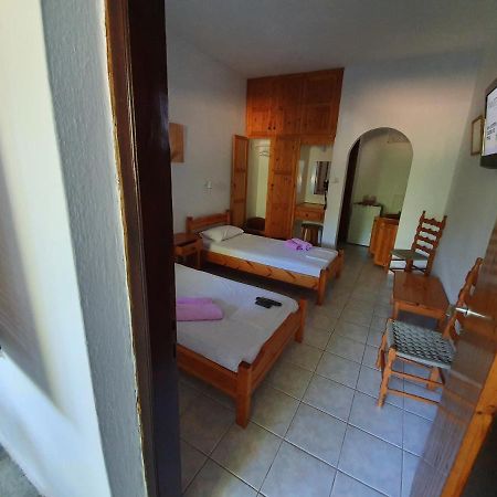Dionisos Studios And Apts Skiathos Koukounaries Dış mekan fotoğraf