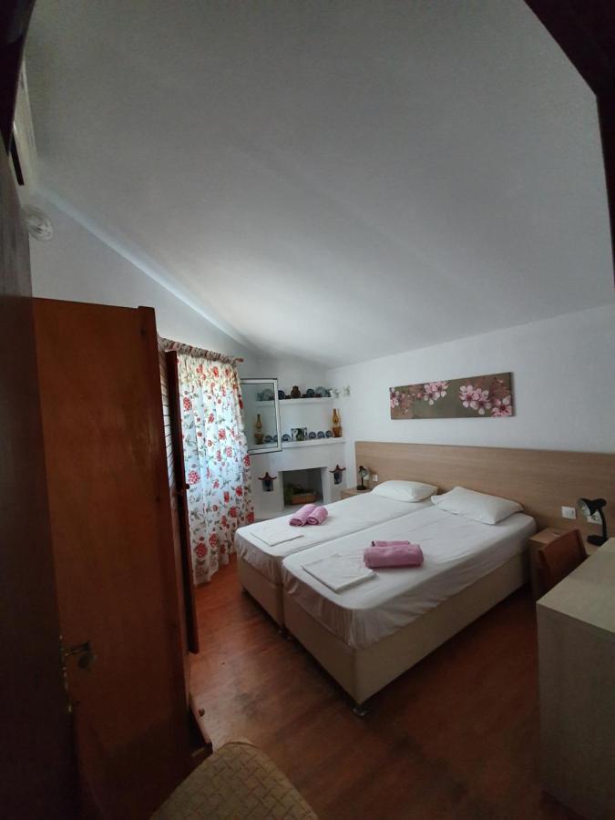 Dionisos Studios And Apts Skiathos Koukounaries Dış mekan fotoğraf