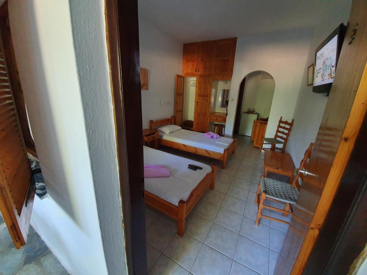 Dionisos Studios And Apts Skiathos Koukounaries Dış mekan fotoğraf