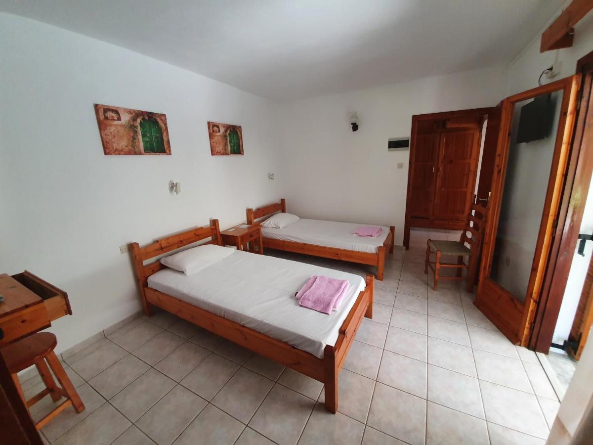 Dionisos Studios And Apts Skiathos Koukounaries Dış mekan fotoğraf