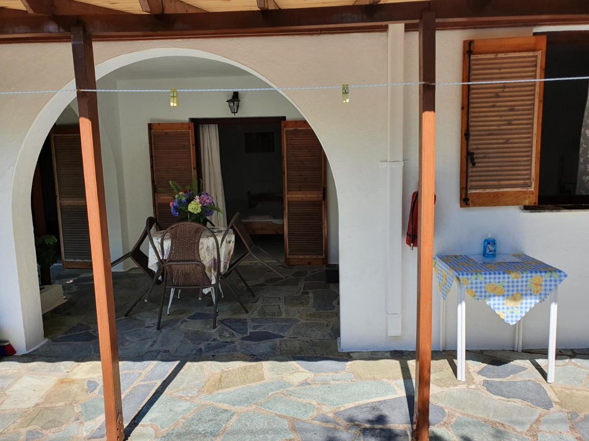 Dionisos Studios And Apts Skiathos Koukounaries Dış mekan fotoğraf