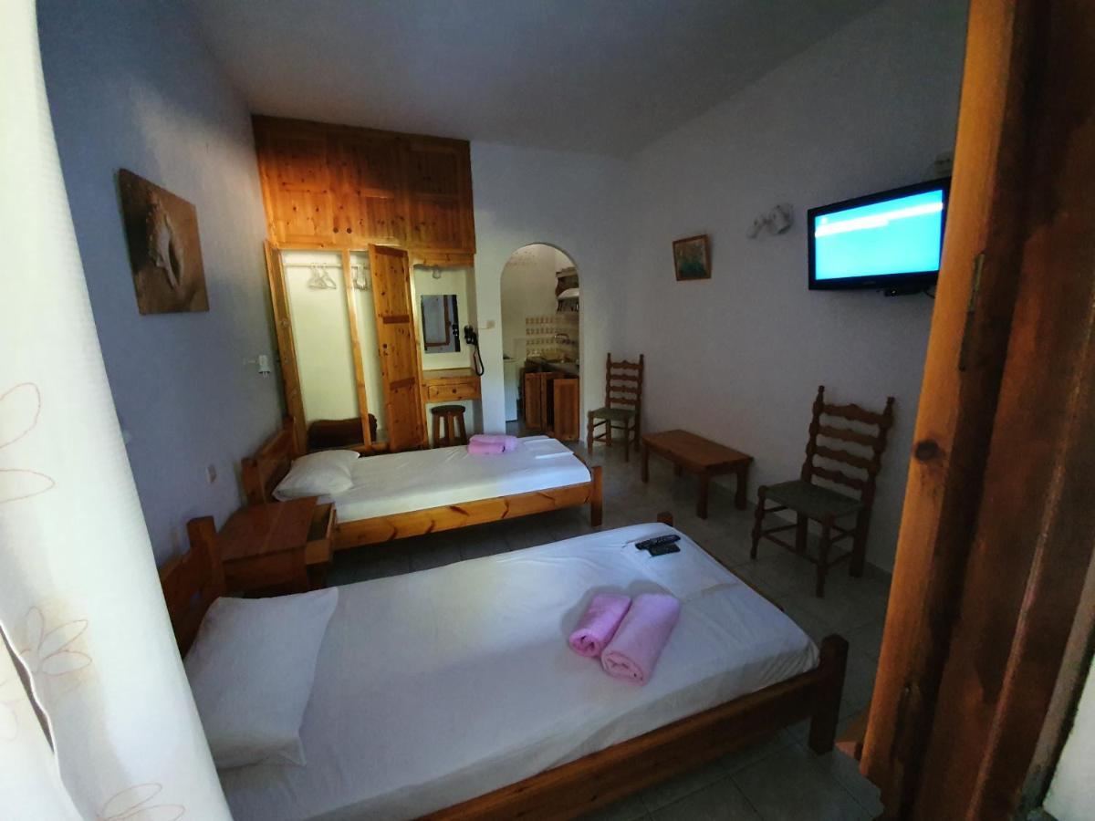 Dionisos Studios And Apts Skiathos Koukounaries Dış mekan fotoğraf