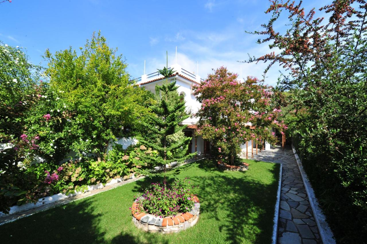 Dionisos Studios And Apts Skiathos Koukounaries Dış mekan fotoğraf