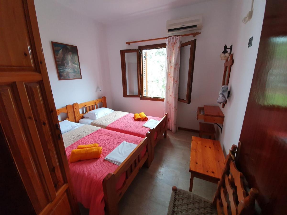 Dionisos Studios And Apts Skiathos Koukounaries Dış mekan fotoğraf